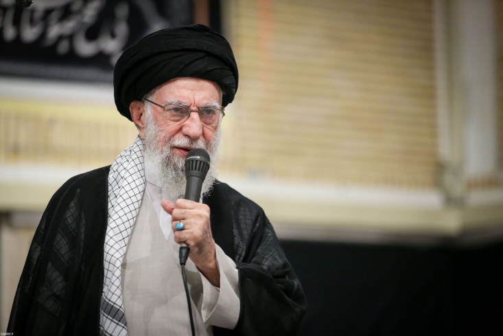 جمهوری اسلامی استحکام بینظیر پایههای نظام و کشور را به دنیا نشان داد/ همه کشورها قدرت جمهوری اسلامی را از نزدیک احساس کردند به مناسبت چهلمین روز شهدای جنگ تحمیلی ۱۲ روزه رژیم صهیونیستی، امروز مراسم بزرگداشت این شهدا از طرف رهبر انقلاب اسلامی در حسینیه امام خمینی(ره) و با حضور خانوادههای شهدا و قشرهای مختلف مردم برگزار شد.