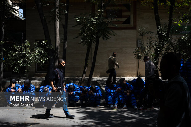 جمعآوری ۱۲۹ معتاد متجاهر در علیآبادکتول فرمانده انتظامی علی آباد کتول از اجرای طرح آرامش در شهر و جمع آوری ۱۲۹ معتاد متجاهر ودستگیری ۳۹ خرده فروش مواد مخدر در این شهرستان خبر داد.