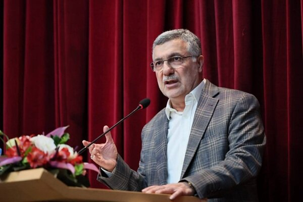 وزیر بهداشت گفت: جامعه پزشکی ایران از مسئولیت خطیر خود در آزمون ۱۲ روزه دفاع ملی سرافراز بیرون آمد.