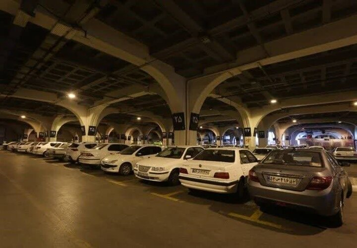 ظرفیت تمام پارکینگ های هسته مرکزی مشهد تکمیل است در حال حاضر از مجموع ۴۵ پارکینگ دائمی و موقت در نظر گرفته شده هسته مرکزی مشهد در ایام پایانی ماه صفر، ۴۳ پارکینگ تکمیل ظرفیت شده است.