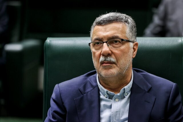  مصوبه شورای عالی انقلاب فرهنگی، فرصتی برای جبران کمبود پزشک است. اما این فرصت در حال از دست رفتن است. وزارت بهداشت باید پاسخگو باشد که چرا با وجود بودجه‌های تخصیص‌یافته و ظرفیت‌های موجود، از اجرای کامل این مصوبه سر باز می‌زند.