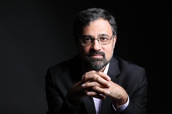  داور جشنواره ملی کارتون و کاریکاتور «ای ایران» با اشاره به سطح کیفی بالای آثار این رویداد هنری تأکید کرد: این جشنواره فراتر از یک رقابت هنری، نماد تعهد هنرمندان به میهن بود.