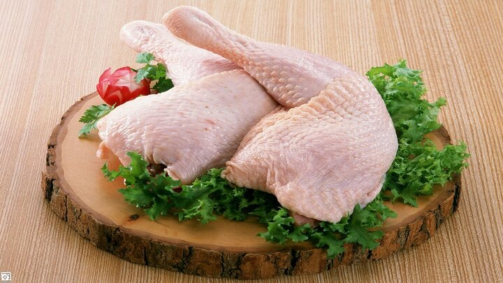 طبق نرخنامه سازمان مدیریت میادین، قیمت انواع گوشت مرغ کامل تازه و بسته بندی و قطعه بندی در میادین تهران اعلام شد.
