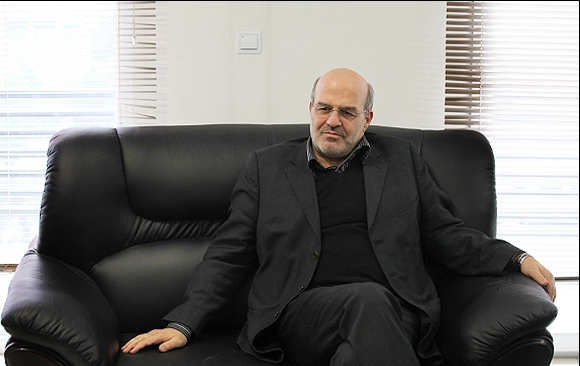 عملکرد اقتصادی دولت پزشکیان در این یکسال خوب نبود و نمره قبولی نمیگیرد/ برنج ۳۰۰ هزار تومانی و ۳ برابر شدن حبوبات، قبل از جنگ ۱۲ روزه اتفاق افتاد، نمیتوانید جنگ را بهانه کنید وقتی ارز نهادههای دامی هنوز ۲۸ هزار تومان است، چرا مردم باید مرغ و گوشت را با قیمت دلار ۱۰۰ هزار تومانی بخرند؟