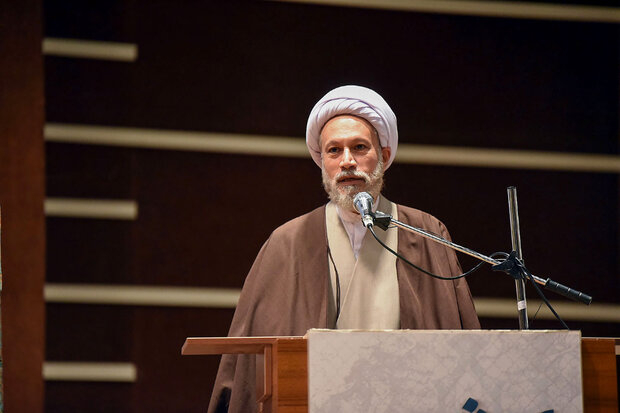 نماینده ولی فقیه در استان فارس و امام جمعه شیراز گفت:مساجد با ایفای نقشی کلیدی در سازماندهی و هدایت فعالیت‌های اجتماعی،سنگ بنای پیشرفت در جامعه هستند.