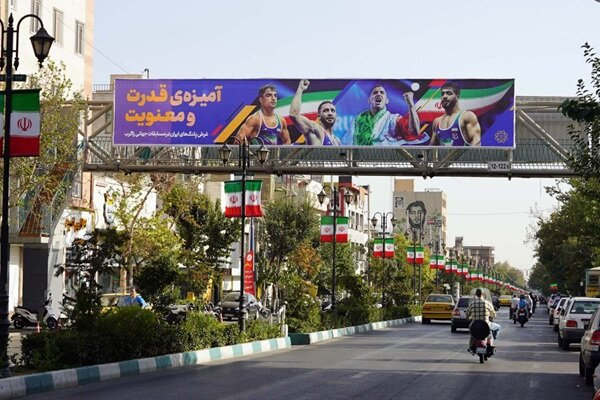 سازمان زیباسازی شهر تهران اعلام کرد:تصاویر افتخارآفرینان کشتی ایران در سطح شهر تهران اکران شد.