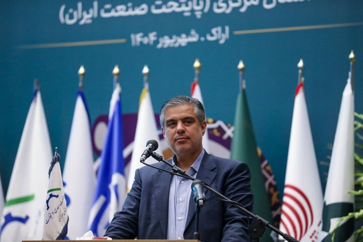 وی ادامه داد: با تولید بیش از یک‌چهارم برق خورشیدی کشور در استان مرکزی، پیش‌بینی می‌شود تا پایان سال به ظرفیت ۵۰۰ مگاوات دست یابیم و تلاش می‌کنیم زودتر از برنامه‌های ناترازی و قطعی برق خارج شویم.