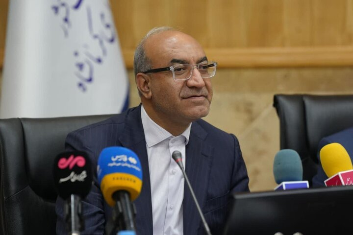 وی افزود: توجه به صادرات یکی از کلیدهای اصلی توسعه است و هر واحد تولیدی باید صادرات را در دستور کار خود قرار دهد تا پویایی و تداوم فعالیت آن تضمین شود.