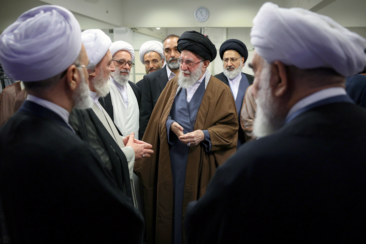 نوآوری علمی و اندیشه سیاسی دو ویژگی برجسته علامه نائینی بود/ تعبیر امروزی جمهوری اسلامی همان حکومت مدنظر میرزای نائینی است رهبر معظم انقلاب در دیدار دستاندرکاران همایش بینالمللی علامه میرزای نائینی(ره) ، نوآوری علمی و اندیشه سیاسی را دو ویژگی برجسته علامه نائینی عنوان کردند.