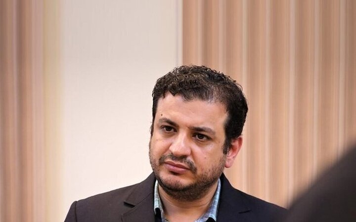 انحلال بانک آینده را باید جشن گرفت/ از زحمات ظهوریان و ثابتی برای پیگیری این موضوع تشکر میکنم به نوبهی خود، از زحمات برادران عزیز آقایان ظهوریان و ثابتی تشکر میکنم و خوشحالم که در جبههی صبح ایران، در راهیابی نمایندگانی به مجلس نقش داشتیم که بالاخره توانستند شاخ غول بانک آینده را بشکنند.