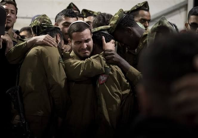 افزایش خودکشی نظامیان اسرائیلی/ جنگ علیه غزه عامل اصلی افزایش خودکشی میان نظامیان است وی افزود: دادههای رسمی اسرائیل، جهش قابل توجهی در میزان خودکشی در سال جاری را تأیید میکنند و آن را بین ۲۰۰ تا ۳۰۰ درصد در مقایسه با سالهای گذشته میدانند. آنچه در رسانهها فاش میشود، تنها بخش کوچکی از واقعیت را نشان میدهد.