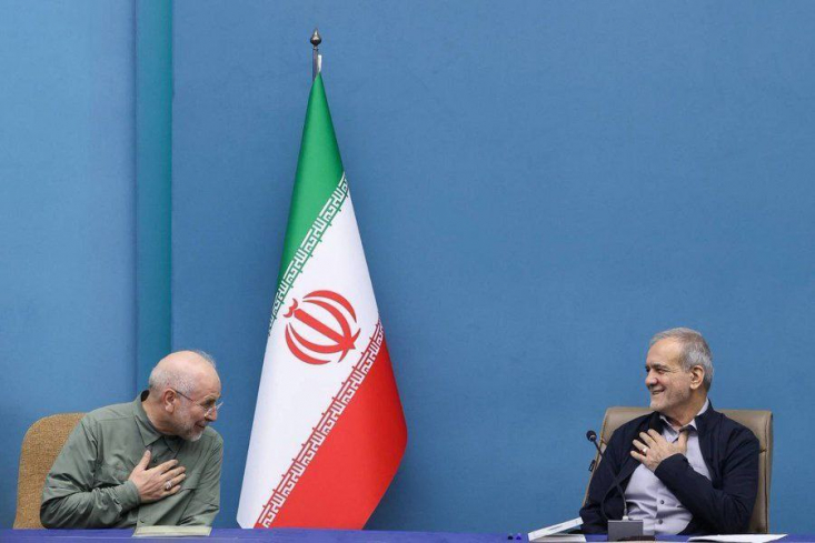  در دولت ابراهیم رئیسی، وضعیت این‌گونه نبود، با یک اولتیماتوم به رئیس جمهور، رئیس بانک مرکزی برکنار شد؛ همچنین ۱۱ مقام عالی رتبه دیگر (معاون رئیس جمهور، وزیر، معاون وزیر و....) در موارد دیگر تغییر کردند و یک وزیر دیگر (کار)، مجبور به استعفا شد.