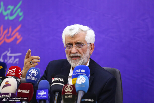 برخی دوستان می‌گویند اکنون دوران مقاومت نیست و باید صرفاً به پیشرفت علمی پرداخت. اما موضوع اصلاً ایدئولوژیک نیست؛ مسئله بر سر پیشرفت کشور است.