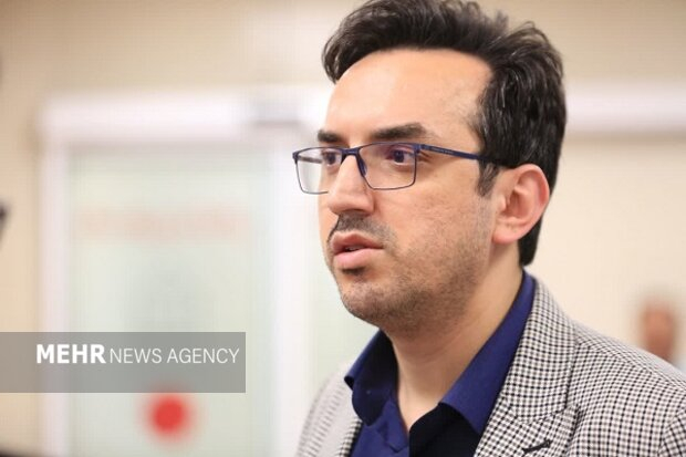 رئیس دانشگاه علوم پزشکی هرمزگان تصریح کرد: در چنین شرایطی، هر مورد فوت، علاوه بر پیامد بالینی، به‌عنوان مؤید استمرار بار ویروسی فعال در جامعه و لزوم تداوم مداخله‌های مهار انتقال در سطح جمعیت تلقی می‌شود.