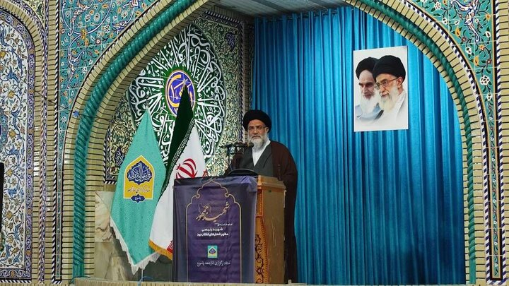 وی یادآور شد: در این سفر حدود ۲۶ هزار میلیارد تومان اعتبار برای استان در حوزه‌های مختلف دیده شده که بخش عمده آن در حوزه راه، شهرسازی، نیرو، انرژی و آموزش و پرورش است.
