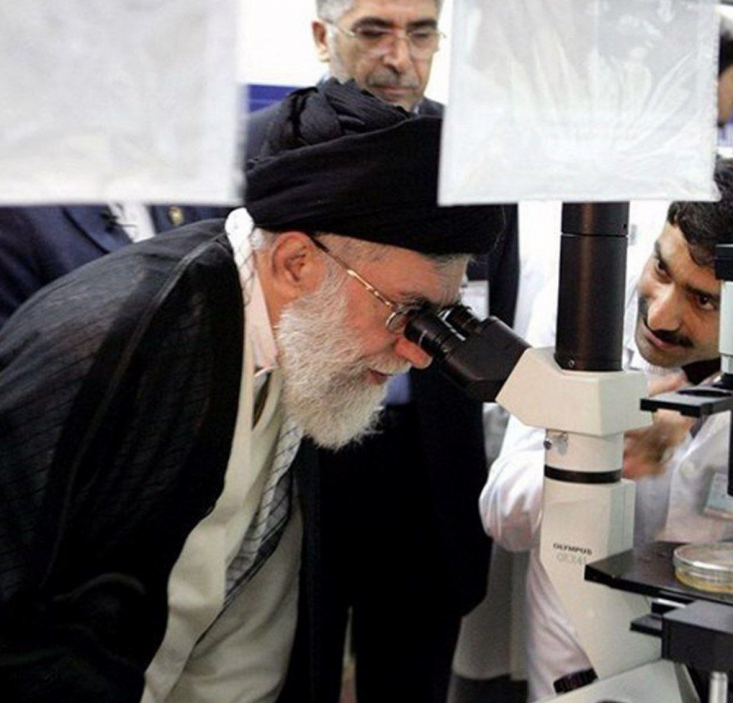 تنها دو هفته پس از ارسال این نامه، مقام معظم رهبری در پاسخی راهگشا مرقوم فرمودند: «به این دوستان بگویید با همت و پشتکار هدف‌های بزرگ این تحقیقات را دنبال کنند و این ثروت هنگفت انسانی را برای ملت و کشور خود تولید کنند.»