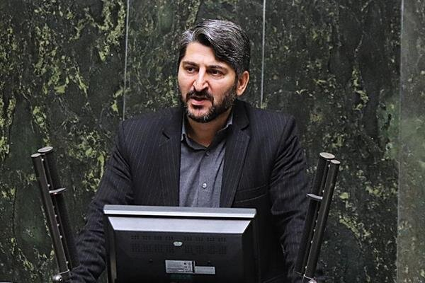  زمانی که دختر و داماد شما در کلیپ‌های خود در فروشگاه‌های لاکچری کشورهای خارجی جولان می‌دهند، مردم در کوچه‌پس‌کوچه‌های همین شهرها در حسرت یک کالای اساسی روزمره هستند. این شکاف فرهنگی و اقتصادی شایسته دولت نیست. 