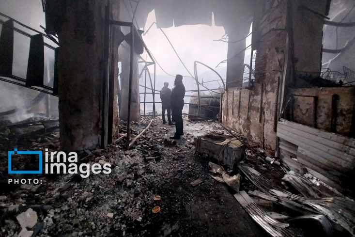 بیش از ۱۳ مسجد، ۱۷ خودروی آتش‌نشانی، ۱۱ اداره دولتی، ۱۶ شعبه بانک، یک درمانگاه، ۵۰۰ مغازه بازار در پی به آتش کشیده شدن، در شهر رشت دچار خسارت شدید شدند.

