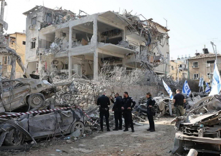 رژیم صهیونیستی در ماه خرداد حملات خود به ایران را آغاز کرد که با پاسخ موشکی و پهپادی ایران همراه شد و پایگاه‌ها و اماکن نظامی و استراتژیک اسرائیل موشک‌باران شدند.
