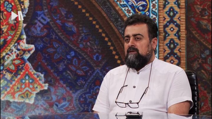 در یکی دو سال گذشته، انتشارت صاد به‌طور ویژه به مسائل و مباحث حماسی و اسطوره‌ای پرداخته است؛ چراکه هم‌اکنون کشورمان بسیار به این موضوعات احساس نیاز می‌کند و ما باید به قهرمان‌هایی که قابلیت الگوپذیری دارند بپردازیم تا قهرمانان نوجوان‌هایمان مابه‌ازای بیرونی داشته باشند.