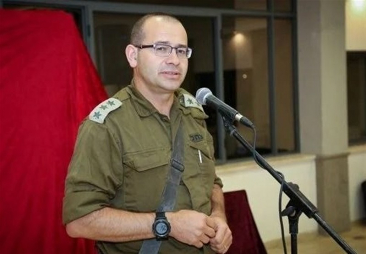 مخالفت اصلی با این انتصاب ریشه در کارنامه گوفمن دارد؛ چرا که او از بدنه ارتش اسرائیل (IDF) آمده و پیش از این هیچ‌گونه سابقه هدایت یا فعالیت در سیستم‌های اطلاعاتی و جاسوسی را نداشته است.
