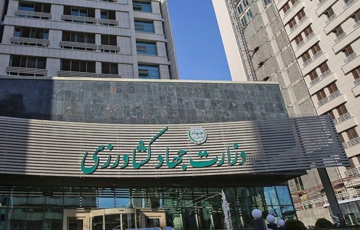 گزارش‌های موجود نشان می‌دهد که افرادی با اتکا به جایگاه و ارتباطات خود سعی در اعمال فشار بر مدیران و فعالان اقتصادی دارند؛ در این میان، با استفاده هدفمند از رسانه در تلاش برای پیش برد اهداف خود هستند.
