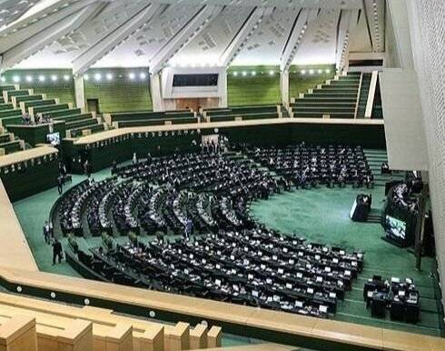 در مدت 8ماه تعطیلی مجلس دولت تخلفات متعددی مرتکب شده و رئیس و هیات رئیسه مجلس نیز اجازه اعلام وصول استیضاح ۸ وزیر ناکارآمد را به نمایندگان نمی‌دهند.