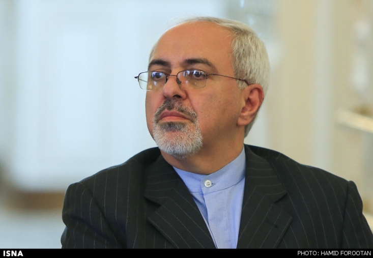 پس از انتشار گزارشی در رجانیوز مبنی بر انجام توافقات اولیه که منجر به « برچیدن چیدمان» غنی‎سازی فعلی ایران و همچنین احتمال اعلام این توافق در حاشیه کنفرانس امنیتی مونیخ، محمد جواد ظریف اعلام کرده است برنامه‎ای برای اعلام توافق ایران و 1+5 در حاشیه این کنفرانس وجود ندارد.