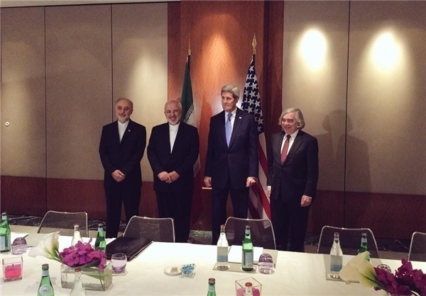 علیرغم تاکیدات صورت گرفته در تهران مبنی بر لزوم شکل‎گیری توافقی یک مرحله‎ای در موضوع پرونده هسته‎ای، خبرگزاری امریکایی آسوشیتدپرس که معمولا اخبار غیر رسمی تیم مذاکره کننده امریکا را منتشر می‎‎کند، به نقل از منابع آگاه، از نزدیک شدن طرفین به یک توافق دو مرحله‎ای خبر داد.