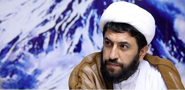 تبیین تحلیل های مختلف پیرامون اداره جامعه ایران بعد از انقلاب اسلامی/ نقد و بررسی تفصیلی جریان توسعه گرای داخل کشور/ لزوم جلوگیری از تدوین برنامهی ششم با دیدگاه نهادگرایی جریان اسلام ناب خواستار تغییر سازوکارهای اجتماعی بهگونهای است که وقت برای تبلیغ هویت اسلامی بیشتر شود. با تغییر سازوکارها میتوان سرفصلهای جدیدی مثل معاد، آخرت و خانواده را به متون درسیِ آموزشی اضافه کرد و تحولی بنیادین را در نظام آموزشوپرورش ایجاد نمود. با اضافه شدن هرکدام از این سرفصلها افق زندگی افراد تغییر خواهد کرد.