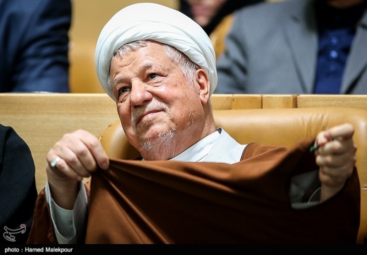 متأسفانه برخی مسئولین ما بجای عمل به توصیه امیرالمؤمنین(ع) برای بدبین بودن به پیشنهاد صلح دشمن: «وَ اتَّهِمْ فِي ذَلِكَ حُسْنَ الظَّنِّ»، همواره نسبت به آن خوشبین بوده اند. و بجای عمل به توصیه قرآن کریم برای توجه به نقطه های حقیقی(یاری خداوند) و ظرفیت داخلی(یاری مردم): «هُوَ الَّذِي أَيَّدَكَ بِنَصْرِهِ وَ بِالْمُؤْمِنِينَ»، به نقطه های خیالی تکیه کردند و چشم امید به یاری بیگانه داشتند.