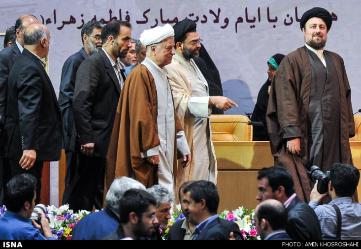 به نظر می رسد پایان خوشی برای نوه امام در این سناریو دیده نمی شود؛ چنانچه پیش از این نیز محمد علی ابطحی در گفتگویی که شهریور ماه سال 86 با یکی از سایت های خبری داشت، با اشاره به مبنای عملکرد هاشمی رفسنجانی در عرصه سیاسی کشور گفته بود: «من آقای هاشمی را نه اصلاح طلب می دانم نه اصولگرا. آقای هاشمی یک مبنایی دارد که بر اساس آن عمل می کند و هر جا منافعش در آن مبنا اصولگرایی باشد از اصولگرا ها حمایت می کند و هرجا منافعش اصلاح طلبی باشد از اصلاح طلب ها حمایت می کند. در طول این سالیان بعد از انقلاب، هم مخالفت ها و فشارهای زیادی از سوی آقای هاشمی علیه اصلاح طلب ها دیده شده هم حمایت!»