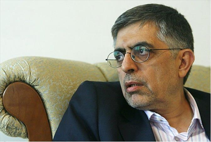 کرباسچی تصریح کرد: «نباید این‌گونه باشد که مسئولیت‌ها را از دوش خودمان برداریم و تا بگویند که چرا فلان کار را نکردید، بگوییم تحریم هستیم … در هرشرایطی حتی در شرایط تحریم کارهایی هست که می‌شود انجام داد و نباید آن کارهایی که می‌شود را به بهانه تحریم از سر باز کنیم.»