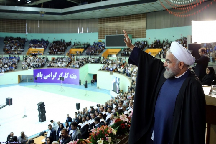 نخستین بار در سوم آذر 92 رییس جمهور طی نامه ای خطابه رهبر انقلاب از فروپاشی سازمان تحریم ها خبر داد اما از آن تاریخ تا کنون علیرغم تکرار چندباره این جمله، همچنان نتیجه خاصی در این زمینه پدید نیامده و بهتر است تا آقای روحانی توجه داشته باشند که تکرار بیش از حد یک شعار،  بدون آنکه اتفاقی در عمل بیفتد تنها موجب دلزدگی افکار عمومی و ملت خواهد شد.