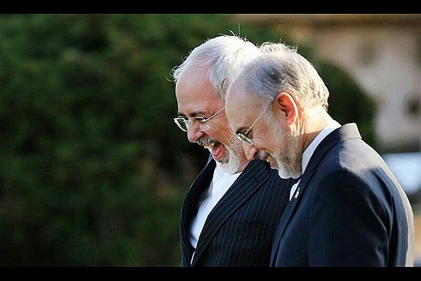 ضرر انتشار جزئیات توافق های اخیر برای مردم چیست که عده ای را "دلواپس" کرده است؟ مگر سئوال از رئیس جمهور یکی از  اصول قانون اساسی نیست؟ مگر جز این است که رئیس جمهور محترم با حضور در مجلس، دلایل خود را در استنکاف از عمل به دستور رهبری عنوان خواهد کرد؟ پس این همه فضاسازی برای چیست؟