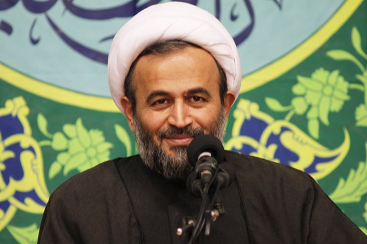 پناهیان: شعار «من یمنیام» را به تأسّی از پیامبر جهانی کنیم/ حوادث یمن، مقدمات نشانههای ظهور را فراهم میکند یکی از شعارهای خوبی که امروز در همۀ جهان میتواند مطرح شود، تأسی به همین کلام رسول خدا(ص) است که فرمود: ««من یمنی هستم؛ أَنَا یَمَانِیٌّ» هر جوان مؤمن انقلابی که در هر کجای دنیا هست و ارادتی به اهلبیت(ع) دارد و قدمی در راه مبارزه با استکبار برمیدارد، بر سینۀ خودش بنویسد: «من یمنی هستم.