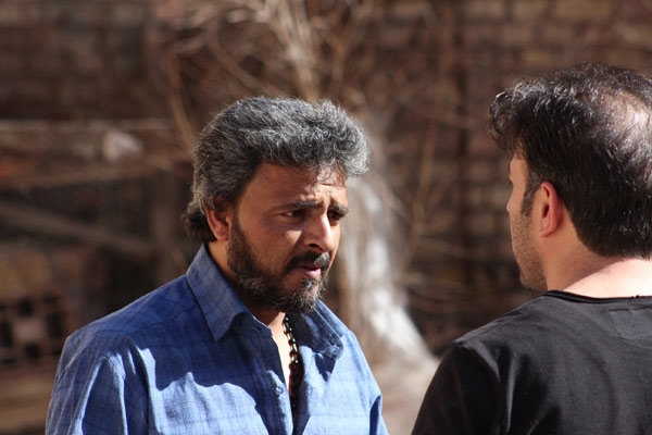 تدوین فیلم مستند «زیستن مرغ مقلد» با موضوع الگوبرداری یک مرد از خواننده لس آنجلسی به کارگردانی مشترک یاسر شریف و ادیب امینی به پایان رسید.
