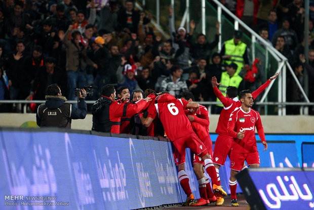 پرسپولیس با برتری برابر استقلال در هشتادمین شهرآورد پایتخت فصل چهاردهم لیگ برتر را با پیروزی پشت سر گذاشت.







