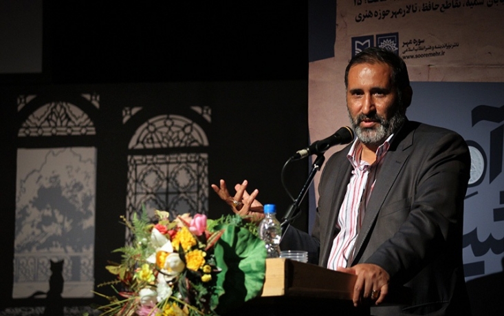 نباید بترسیم، بلکه باید تأمل کنیم و ببینیم که جایگاه ادبیات امروز در خصوص این موضوعات، کجاست. متأسفانه برخی شاعران امروز ما آنقدر می‌ترسند که حتی درباره یمن شعر نمی‌گویند. در حالی که وظیفه ما پیش بردن آرمان‌های شهدایمان است.