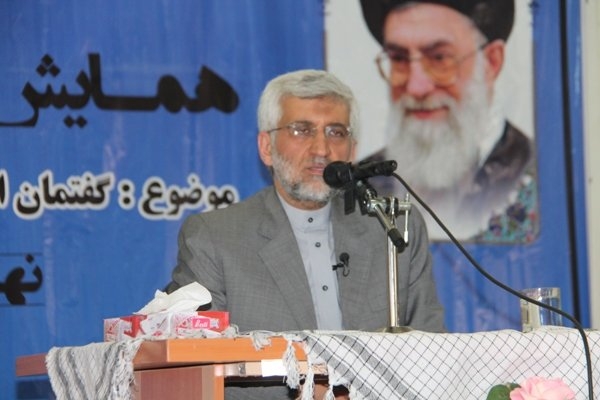 دشمن با حربه اقتصادی به جنگ با ایران آمده و معتقدم حربه اقتصادی آخرین حربه دشمن است. آخرین تیرهای ترکش دشمن با جهاد اقتصادی و ولایت‌پذیری در امر توجه به اقتصاد مقاومتی به خطا خواهد رفت. باید در عرصه اقتصادی نیز در مقابل ترفندهای دشمن ایستاد و توجه به امر ولایت به ما در پیشبرد اهداف کمک شایانی خواهد کرد.