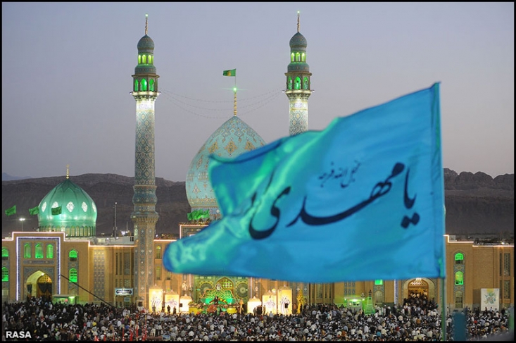 حکومت آینده حضرت مهدی موعود ارواحنافداه، یک حکومت مردمىِ به تمام معناست. مردمی یعنی چه؟ یعنی متّکی به ایمانها و اراده‌ها و بازوان مردم است. امام زمان، تنها دنیا را پُر از عدل و داد نمیکند؛ امام زمان از آحاد مؤمن مردم و با تکیه به آنهاست که بنای عدل الهی را در سرتاسر عالم استقرار میبخشد و یک حکومت صددرصد مردمی تشکیل میدهد؛ اما این حکومت مردمی با حکومتهای مدّعی مردمی بودن و دمکراسی در دنیای امروز از زمین تا آسمان تفاوت دارد.