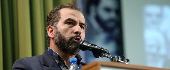 روایت فنی همکار ارشد شهید احمدیروشن از توافق لوزان به عنوان بدترین توافق ممکن: ظریف ارزش انرژی هسته ای را نمی فهمد جريان را پرسيدم گفتند که پيمانکارش که براي ساخت تجهيزات ما، مواد اوليه وارد مي کرده را در چين گرفتند و الان زندان انفراديست و ظرف هفت هشت ده روز محاکمه مي شود و بر اساس قوانين و مقررات چين قرار است اعدام بشود. آمدم گفتم مصطفي داستان همين پيمانکار است؟ گفت بله اين بلا سرش آمده و خانمش هم حامله است، الان به من زنگ زده و با او صحبت کردم که به او روحيه بدهم که شروع به گريه کرد...