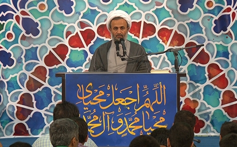 زهد به این معنا نیست که زندگی شما آن‌چنان خراب باشد که نتوانی نیازهای خود و جامعۀ خود را تأمین کنی و قدرتمندانِ ثروتمند بر شما مسلط شوند! چه کسی گفته است که معنای زهد این است؟! در هیچ جلسه‌ای از جلسات مذهبی نبوده که ما دربارۀ زندگی بهتر از نظر مادی-در آن محدود‌ه‌هایی که دین گفته- سخن بگوییم، مگر اینکه با اعتراض‌هایی از سر جهالت مواجه شده‌ایم، و این خیلی موجب تأسف است. در حالی که هیچ استاد اخلاقی، زهد را به این صورت معنا نمی‌کند که «زهد یعنی دنیاگریزی ابلهانه‌ای که دنیای تو به دست مستکبران بیفتد که بر تو مسلط شوند!»