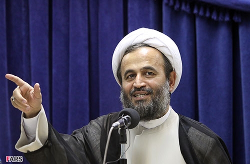 اینکه حضرت می‌فرماید آدم آرزوی مرگ می‌کند، صرفاً به‌خاطر آن خلخال که از پای دختر یهودی کنده شده، نیست، بلکه به‌خاطر این است که «شما چرا در مقابل آنها مقاومت نمی‌کنید؟!» و بعد هم می‌خواهید با چاپلوسی آنها را راضی کنید که به شما ظلم نکنند و به آنها بگویید که «خواهش می‌کنیم ما را کمتر بزنید!» این است که غیرت امیرالمؤمنین(ع) را به خروش می‌آورد! این است که می‌فرماید اگر مرد مؤمن آرزوی مرگ کند، حقّ دارد!