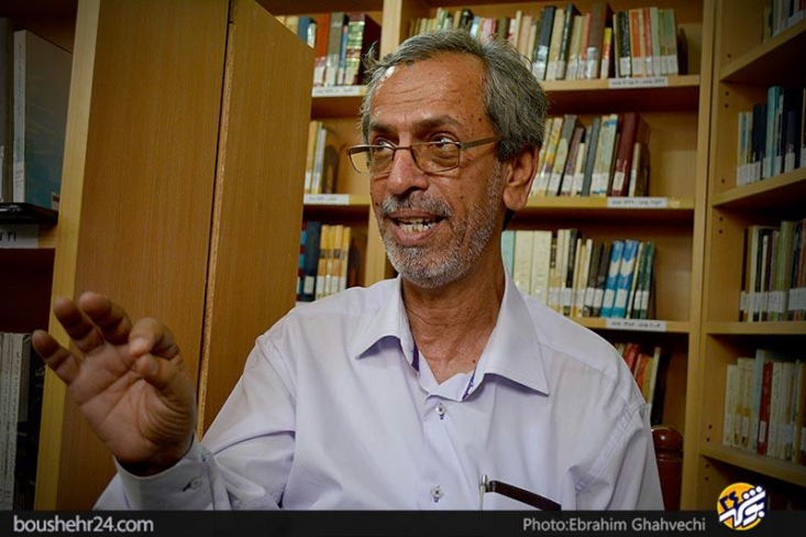 کاکس شیخ حسین را خطاب قرار می دهد که شما دوست ما هستی و قبل از این با ما معامله و تجارت می کردی. الآن چه شده که آمدی با زائرخضر خان که در موضع مخالف ما قرار گرفته، یا با غضنفرالسلطنه، می خواهی علیه ما اقدام کنی؟ [شیخ حسین چاهکوتاهی] جواب می دهد که آن زمانی که من با شما معامله می کردم، شما خاک این مملکت را اشغال نکرده بودید. اما الآن خاک ما را اشغال کردید و بنا بر این من دیگر چیزی به عنوان منافع مادی نمی شناسم. 

