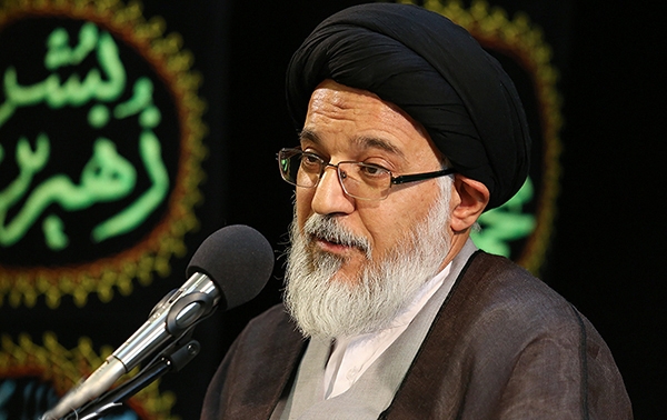مهم&zwnj;ترین درگیری&zwnj;ای که در این عالم بین جبهه حق و باطل ظهور پیدا کرده که مبدأ تحول در حیات انسانی و غلبه و ظهور ولایت حقه می&zwnj;شود، عاشورا است. عاشورا است که منتهی به ظهور می&zwnj;شود. عاشورا است که منتهی به ارتقاء وجدان بشر می&zwnj;شود. حضرت دنبال حکومت مستعجل سال 61 نبود. امام می&zwnj;دانست که بعد از شهادت امام حسین مردم رو به امام سجاد نمی&zwnj;آورند تا چه رسد در سال 61! 
