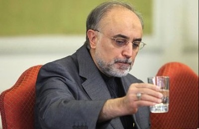 بازهم گذشت تا یکشنبه‌ی هفته‌ی پیش. هنگامی‌که ما منتظر بودیم تا سکوتتان در برابر حقایق تلخ را بشکنید و بگویید که واقعاً چه بر سر صنعت خواهد آمد اما به‌جای سکوت، دل‌های بیدار و مطلع از حقیقت را شکستید. هنوز عزای محرم شروع نشده بود که عزادارمان کردید و نه‌فقط ما را بلکه نسل‌های آینده را.