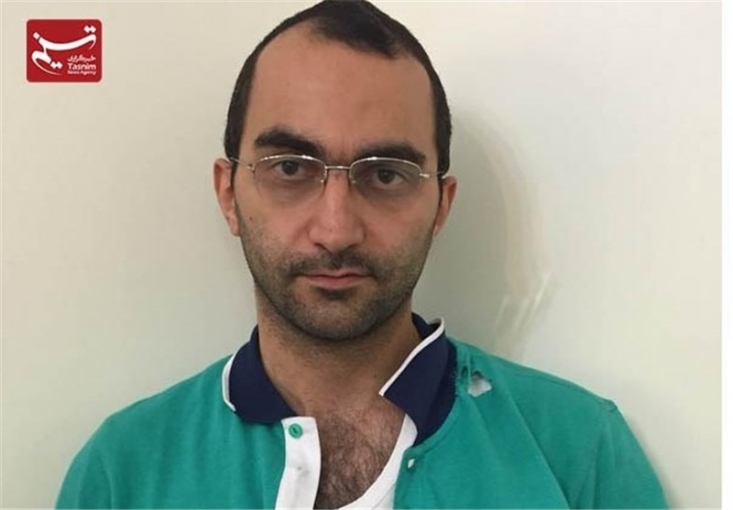 فرزند شهید لاجوردی نوشت: شخصی آمد و به‌زبان صدالبته خوش کلتش را کشید، خشاب بر زمین افتاد و بعد از برداشتن خشاب آن را بر شقیقه گذاشت و با مهربانى کامل با پاهاى مبارک نوازشى بر شکم و ساق پا و ... .