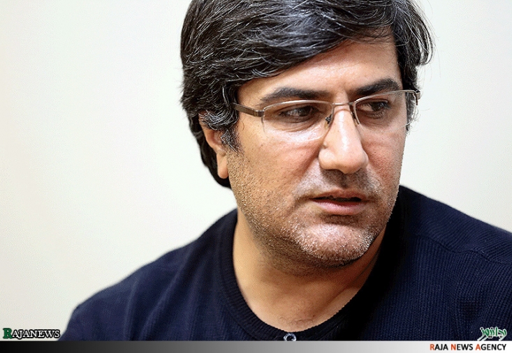 مشکل این است همه دیپلمات شدهایم و انقلابی نیستیم/ پیادهروی اربعین میتواند تن آمریکا را بلرزاند/ شباهت کارکردن پای دیگ امام حسین(ع) و کار کردن پای دوربین! فیلم ساختن درباره «بیداری اسلامی» دغدغه دیپلماتهای تلویزیون نبود. پیشنهاد دادم. آقایی را که مدیر شبکه بود میتوانم اسم ببرم. خودش یادش هست. چند بار به او تلفن زدم و گفتم من حاضرم بروم لیبی. میخواهم بیداری اسلامی مصر را به تصویر بکشم. چه کنم که دست و پایم بسته است؟