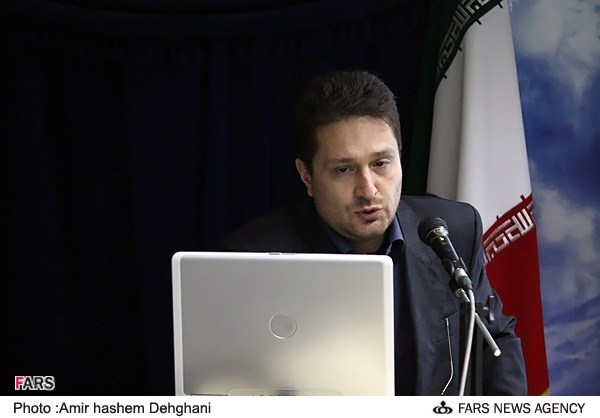 این که اکثر دانشجویان مثلا در دولت فعلی خانم معصومه ابتکار را به عنوان دانشجوی تسخیر کننده سفارت می­شناسند اما کسی نمی­دانند که حسین دهقان وزیر دفاع هم جز دانشجویان پیرو خط امام بوده هم به این دلیل است که مهم­ترین فعالیت انقلابی زندگی آقای دهقان مشارکت در جمع دانشجویان پیرو خط امام نبوده است.     